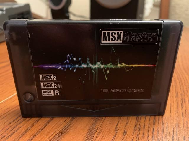 Przezroczysty kartridż z grą na MSX