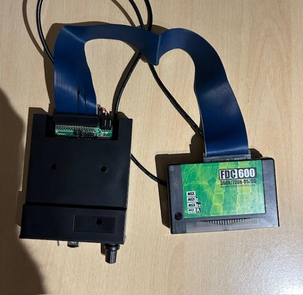 Kartridż MSX z taśmą i przejściówką (flashcart)