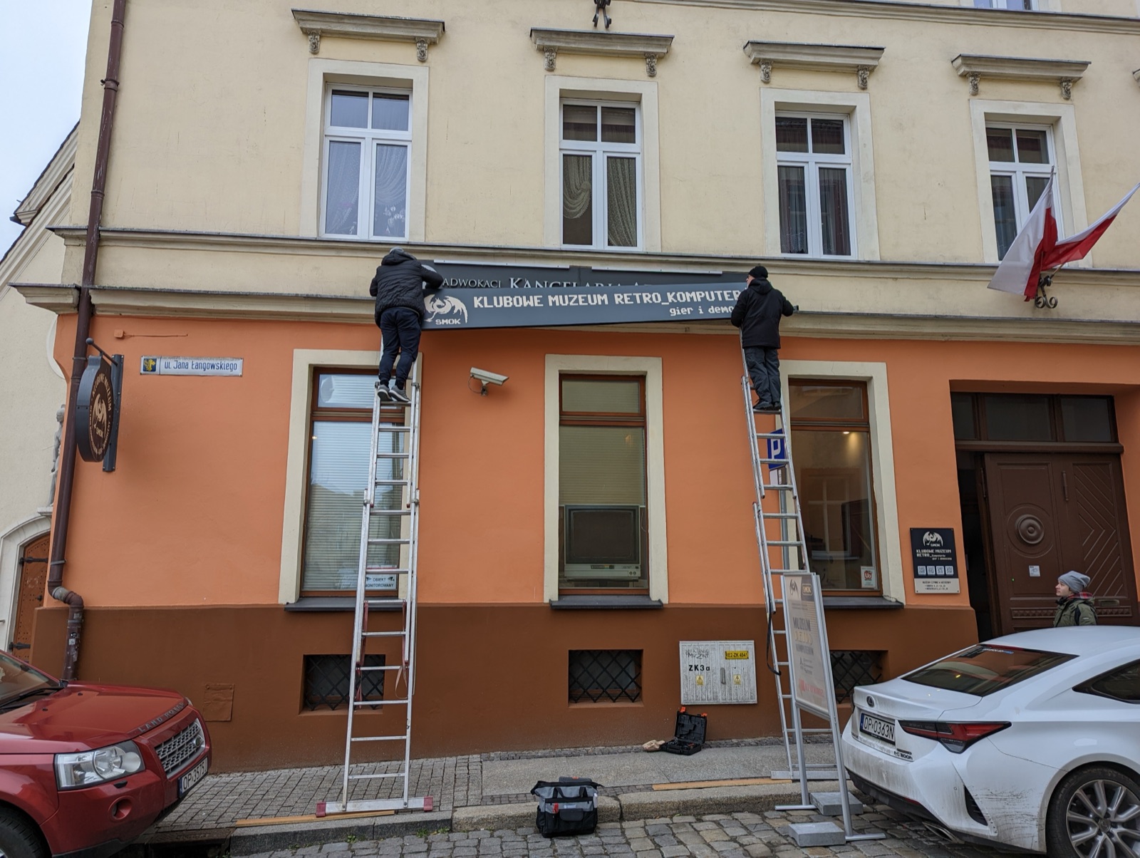 Niespodzianka goni niespodziankę! — 4